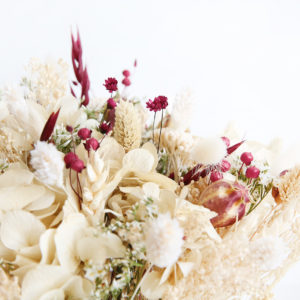bouquet-de-fleurs-séchées-mariage-ivoire-et-bordeaux-origine-atelier-floral