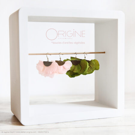 Boucles d'oreilles demi lune • Rose clair . Vert olive