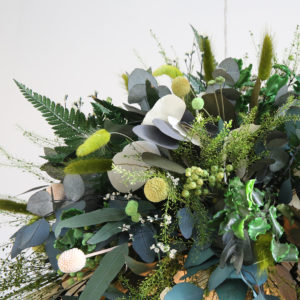 lustre-végétal-fleurs-séchées-végétaux-stabilisés-eucalyptus-luminaire-floral-feuillage-origine-atelier-floral