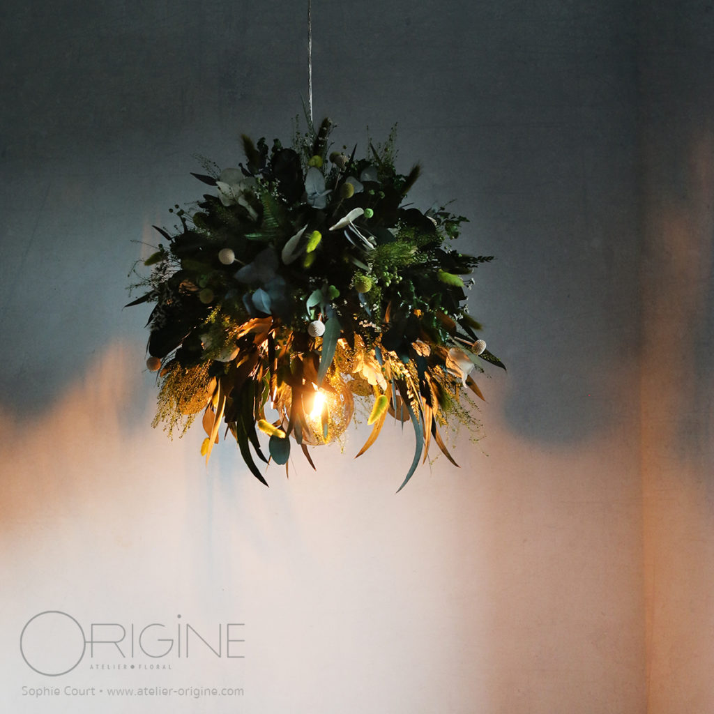 lustre-végétal-fleurs-séchées-végétaux-stabilisés-eucalyptus-luminaire-floral-feuillage-origine-atelier-floral