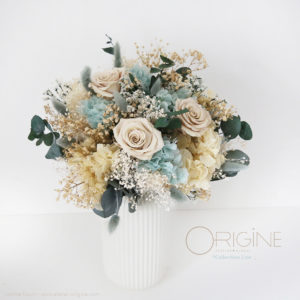 fleurs-sechees-mariage-bl eu-ciel-et-blanc-rose-stabi lisei-hortensia-stabilisei- origine-atelier-floral3