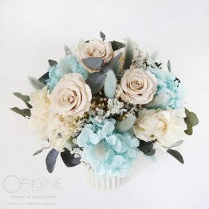 fleurs-stabilisées-bouquet-de-mariée-mariage-bleu-turquoise-ivoir-beige-blanc-collection-Lise-Origine-atelier-floral3