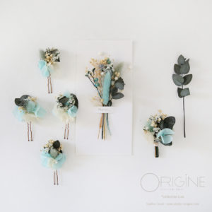 fleurs-stabilisées-pic-à-cheveux-mariée-boutonnière-marié-mariage-bleu-turquoise-ivoir-beige-blanc-collection-Lise-Origine-atelier-floral10