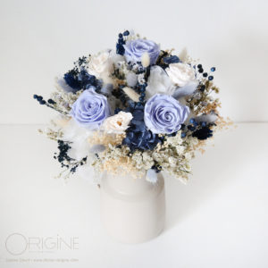 bouquet-de-mariée-bleu-et-blanc-rose-stabilisée-bleu-origie-atelier-floral4