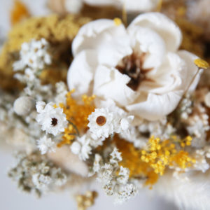 bouquet-de-mariée-jaune-soleil-fleurs-séchées-fleur-en-bois-origine-atelier-floral8