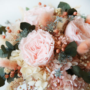 bouquet-de-mariée-fleurs-séchées-stabilisées-rose-eucalyptus-gypsophile-mariage-origine-atelier-floral