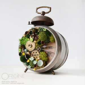 reveil-ancien-végétalisé-tableau-végétal-vegetaux-stabilisés-vintage-horlogue-cloche-origine-atelier-floral