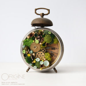 reveil-ancien-végétalisé-tableau-végétal-vegetaux-stabilisés-vintage-horlogue-cloche-origine-atelier-floral