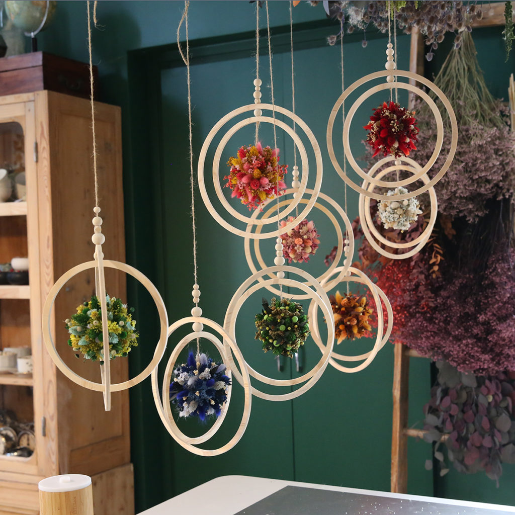stage-1-journée fleurs séchées atelier floral créatif couronne de fleurs bougie fleurie suspension florale origine atelier floral