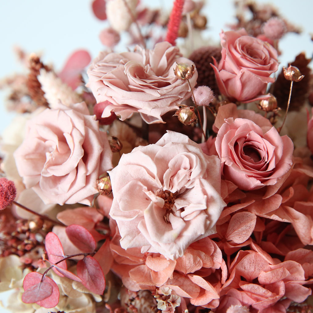 Bouquet de mariée vieux rose fleurs stabilisées .fleurs séchées.