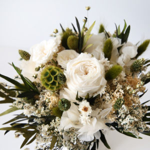 bouquet-de-mariée-fleurs-et-vegetaux-stabilisés-bouquet-durable-mariage-origine-atelier-floral