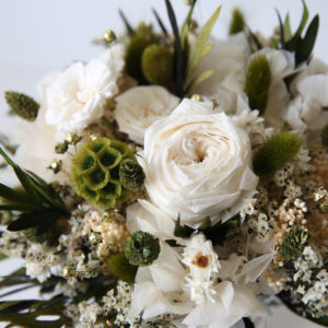 bouquet-de-mariée-fleurs-et-vegetaux-stabilisés-bouquet-durable-mariage-origine-atelier-floral