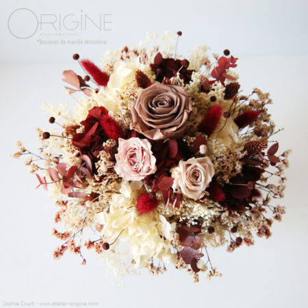 bouquet-de-mariée-mariage-bordeau-et-blanc-végétaux-stabilisés-origine-atelier-floral