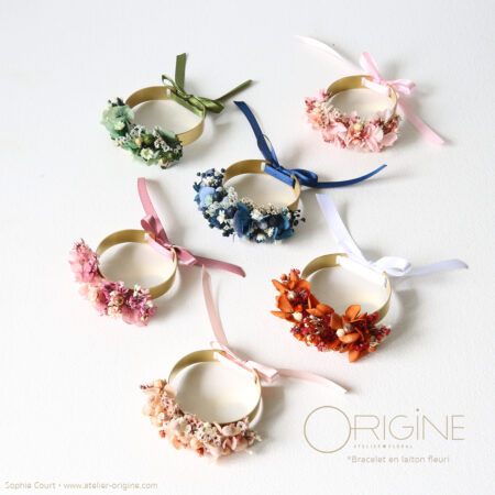 bracelet-manchette-jonc-laiton-fleurs-séchées-mariage-demoiselle-d'honneur-bijou-fleuri-mariée-origine-atelier-floral