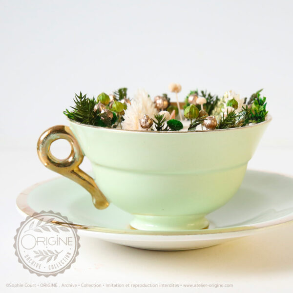 bougie-fleurie-tasse-vintage-origine-atelier-floral-archive-collection-automne-hiver-2025-sophie-court 2