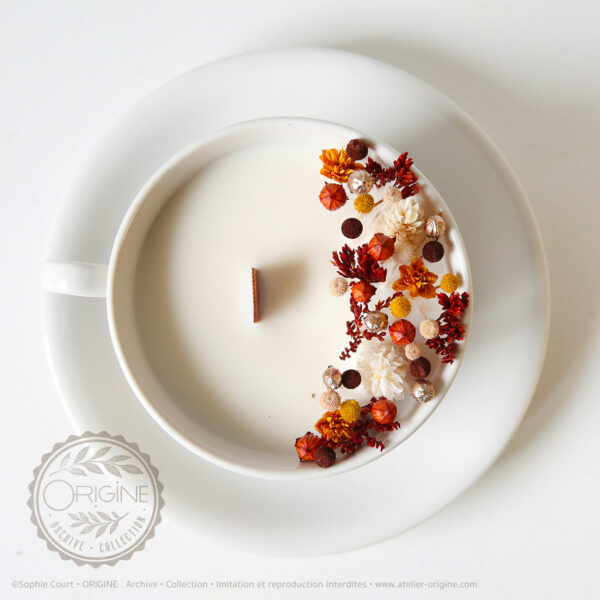 bougie-fleurie-tasse-vintage-origine-atelier-floral-archive-collection-automne-hiver-2025-sophie-court 2