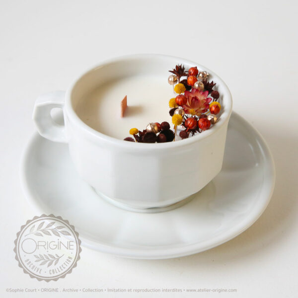 bougie-fleurie-tasse-vintage-origine-atelier-floral-archive-collection-automne-hiver-2025-sophie-court 2