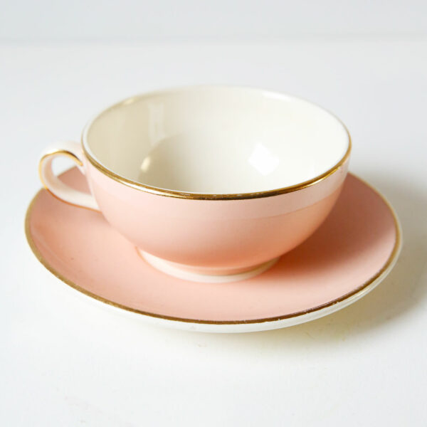 bougie-fleurie-tasse-vintage-origine-atelier-floral-archive-collection-automne-hiver-2025-sophie-court 2