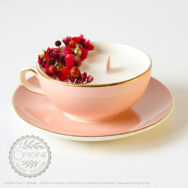bougie-fleurie-tasse-vintage-origine-atelier-floral-archive-collection-automne-hiver-2025-sophie-court 2