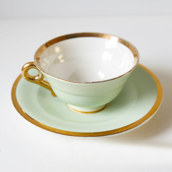 bougie-fleurie-tasse-vintage-origine-atelier-floral-archive-collection-automne-hiver-2025-sophie-court 2