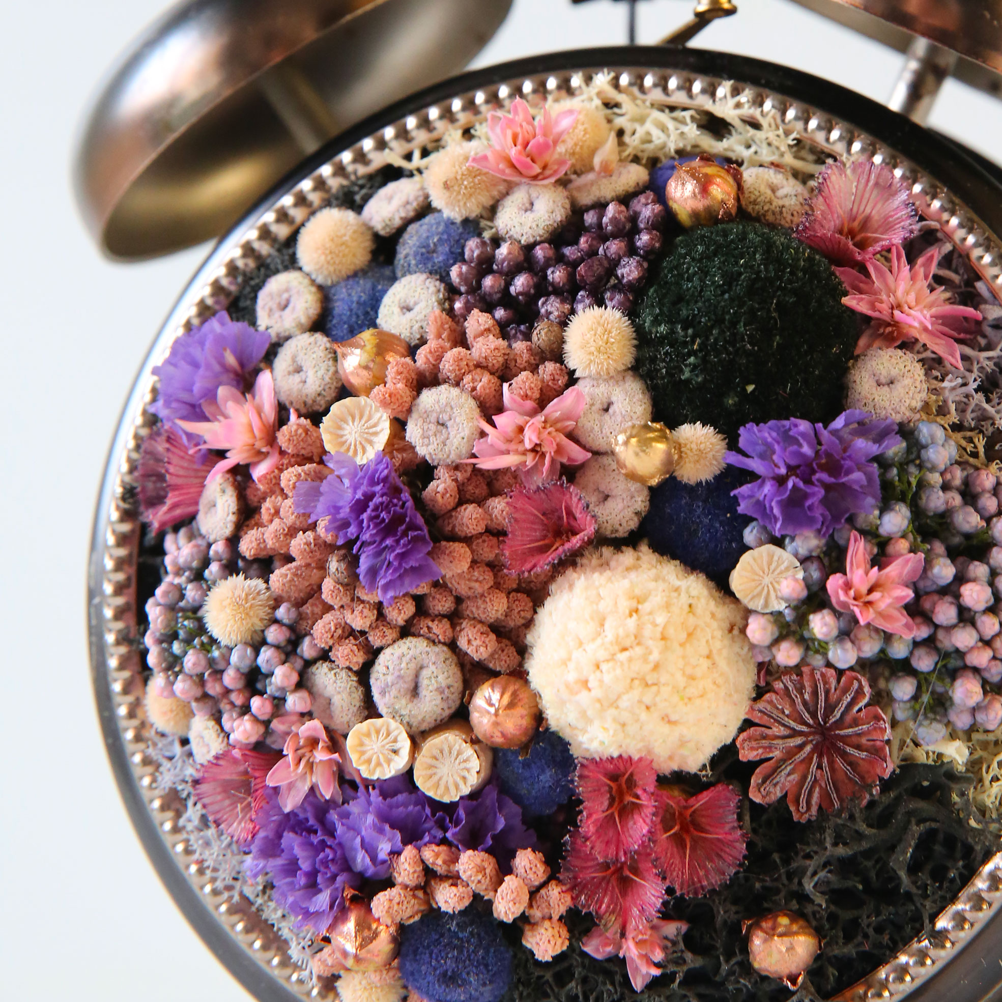 reveil-vintage-végétalisé-origine-atelier-floral-sophie-court-décoration-végétale