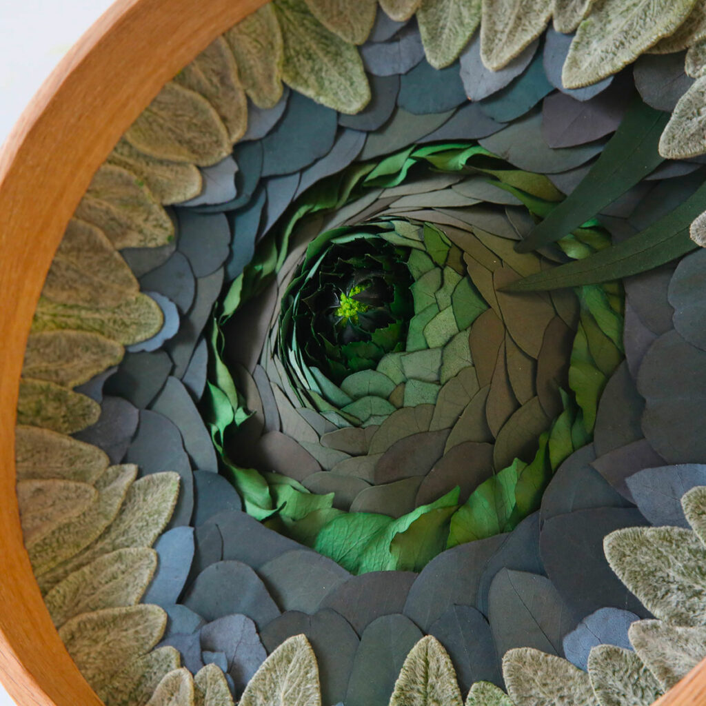 Tableau-végétal-feuilles-stabilisées-origine-atelier-floral-eruption-sophie-court