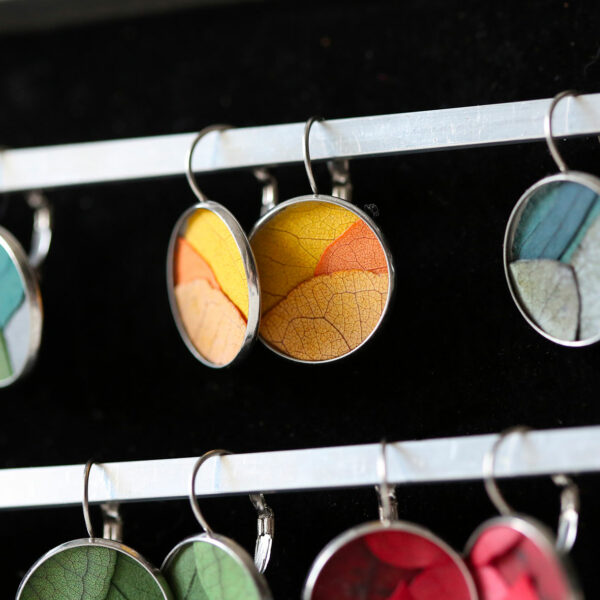 bijou-végétal-feuilles-stabilisées-origine-atelier-floral-boucles-d'oreilles-sophie-court 2