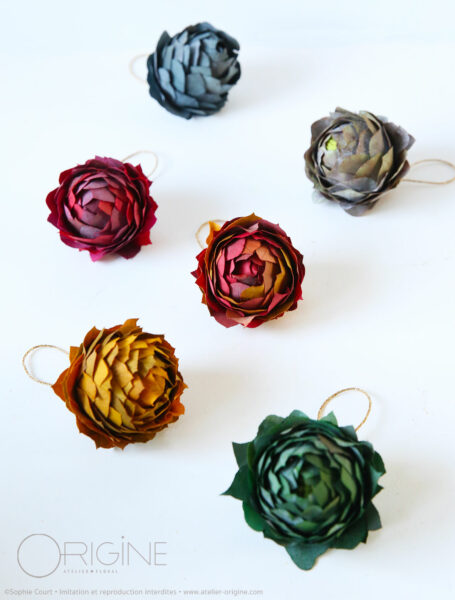 suspension-boule-de-noel-feuilles-stabilisées-origine-atelier-floral-sophie-court