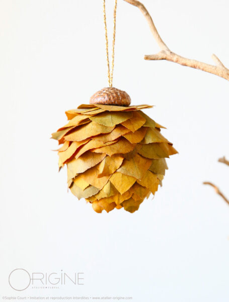 suspension-boule-de-noel-feuilles-stabilisées-origine-atelier-floral-sophie-court
