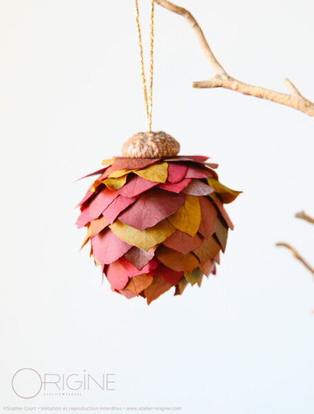 suspension-boule-de-noel-feuilles-stabilisées-origine-atelier-floral-sophie-court