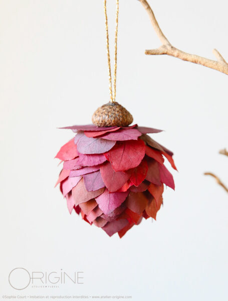 suspension-boule-de-noel-feuilles-stabilisées-origine-atelier-floral-sophie-court