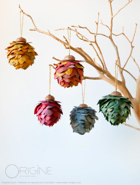 suspension-boule-de-noel-feuilles-stabilisées-origine-atelier-floral-sophie-court
