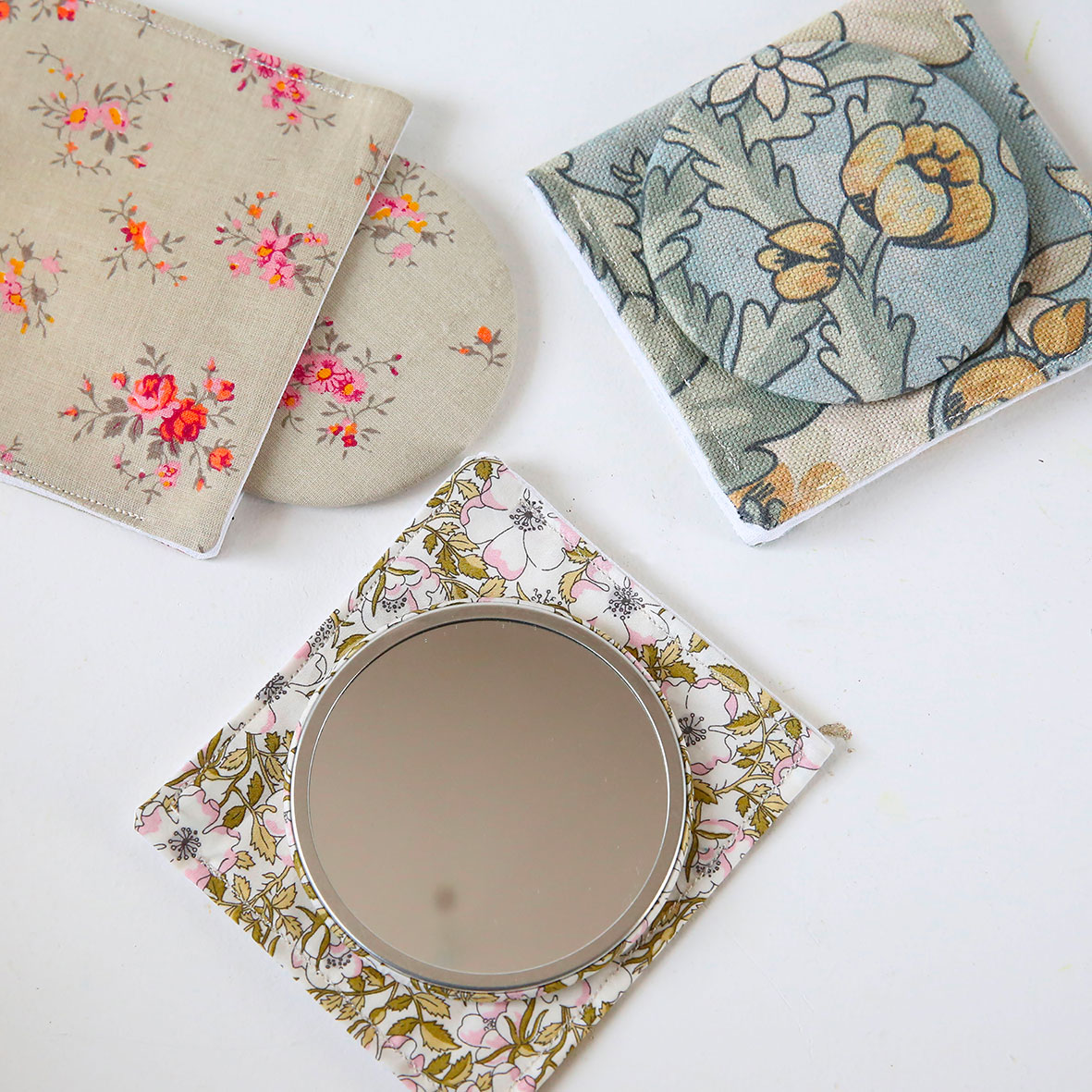 Miroir & sa pochette en tissu FLEURS – Image 2